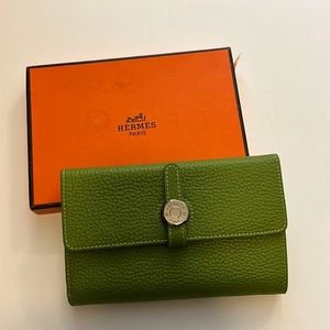 Brand new like Hermes green wallet